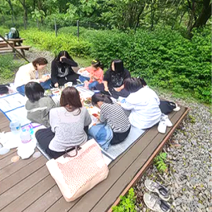 계곡에서 함께한 순간